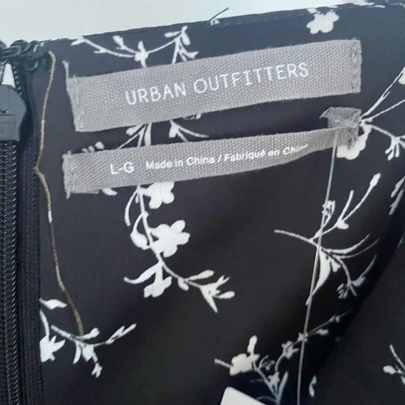 Uo Mallory Cowl Neck Slip Dress in Black WITH WHITE FLOWERS,Urban Outfitters - Picture 3 of 9